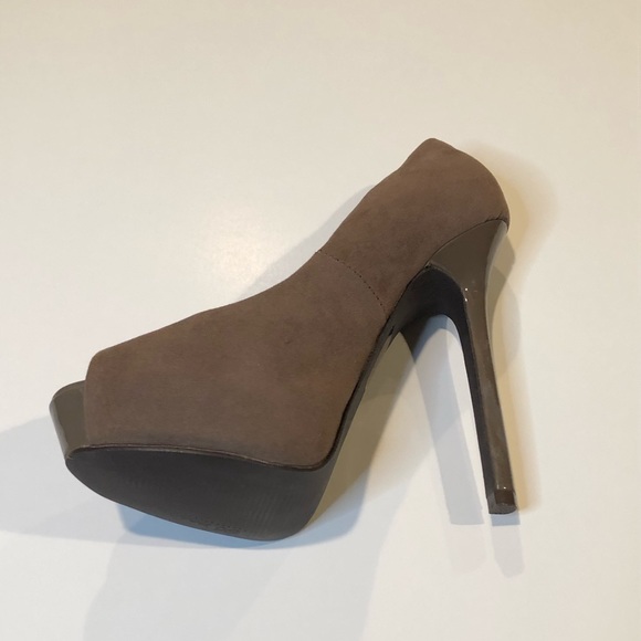 Breckelle’s Selena High Heel - Picture 4 of 7